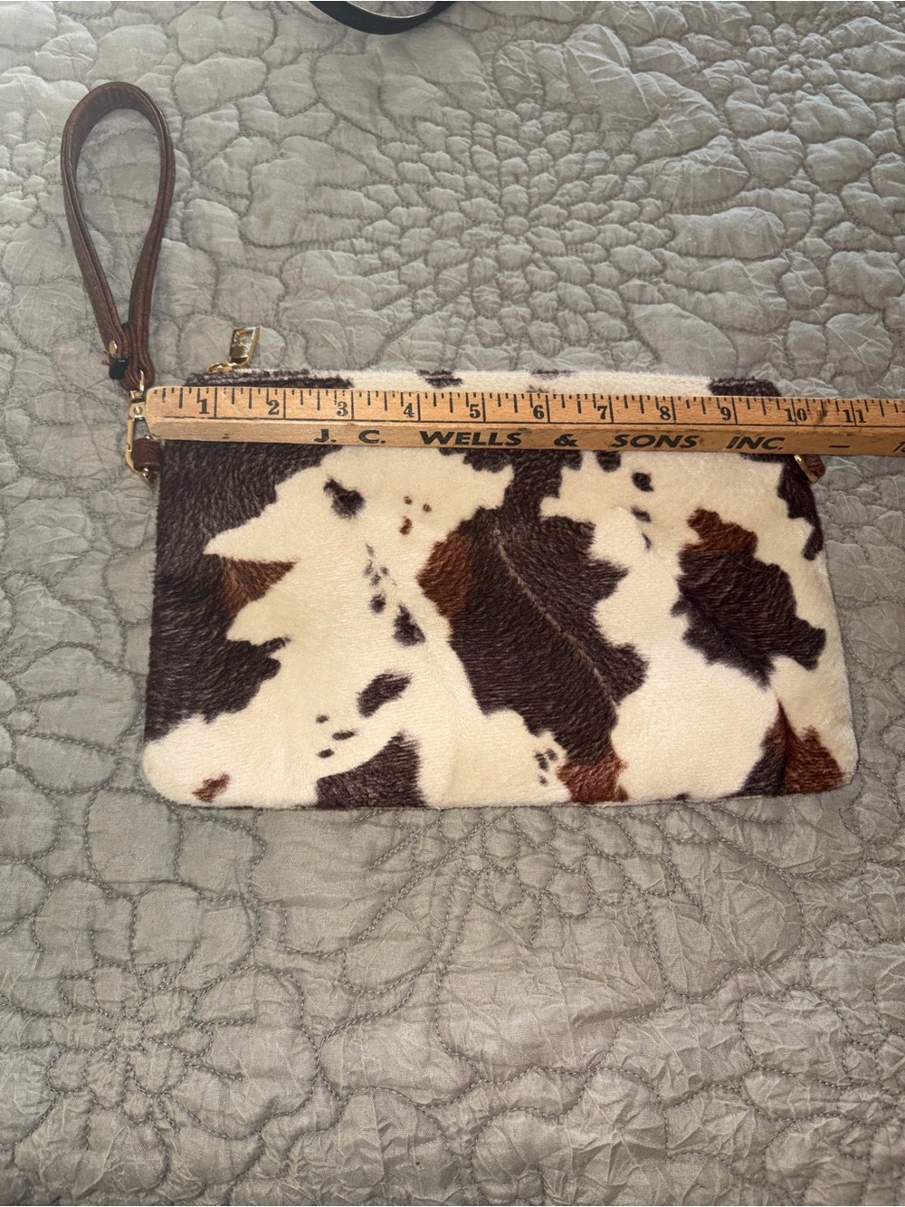 Jen & Co. Style Cow Print Faux Fur Zipper Wristlet Pouch Clutch 11.5"